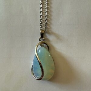 Elegant Silver and Opalescent Pendant Necklace